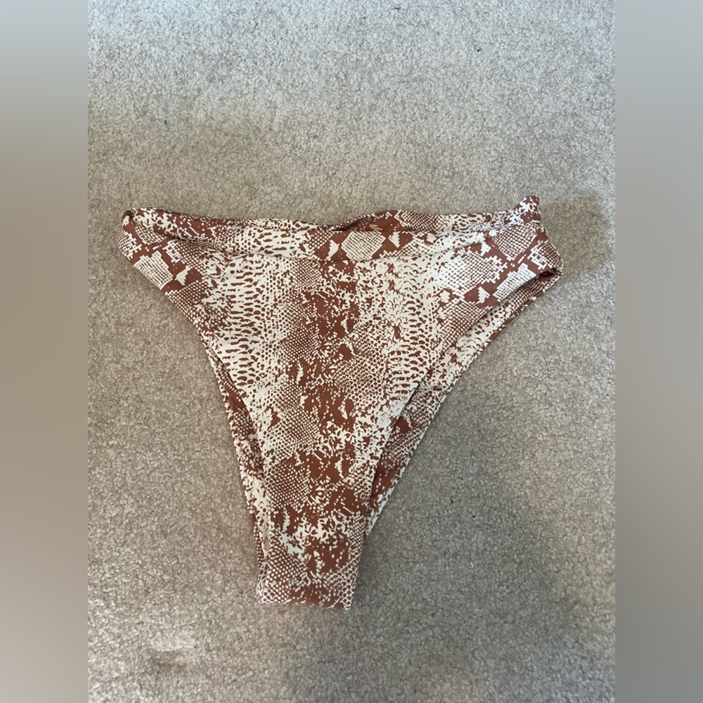 Chic Snake Print Bikini Set - Picture 6 of 10